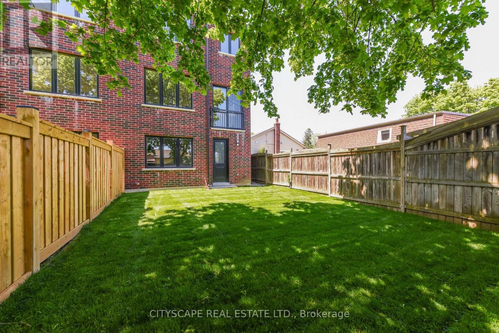 954 Fourth Street, Mississauga, Ontario  L5E 1J9 - Photo 6 - W13701440