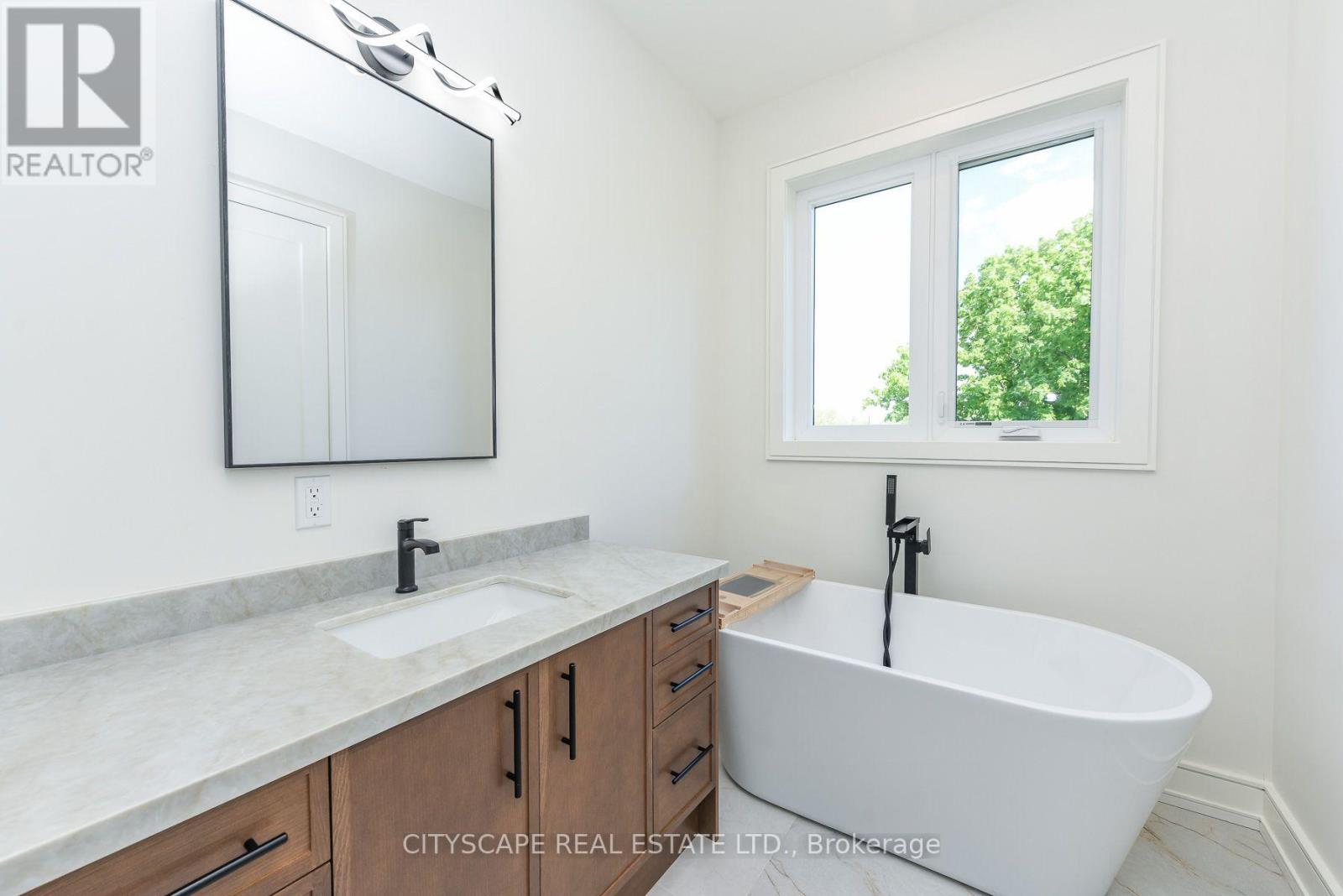 956 Fourth Street, Mississauga, Ontario  L5E 1J9 - Photo 39 - W13701448