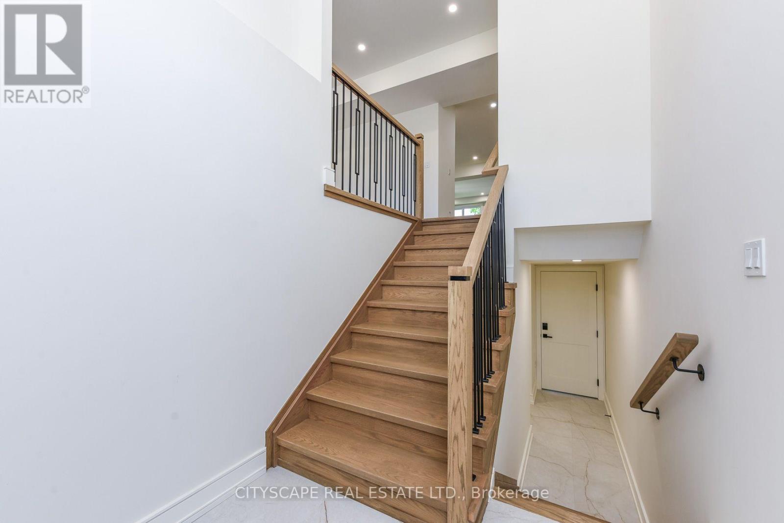956 Fourth Street, Mississauga, Ontario  L5E 1J9 - Photo 7 - W13701448