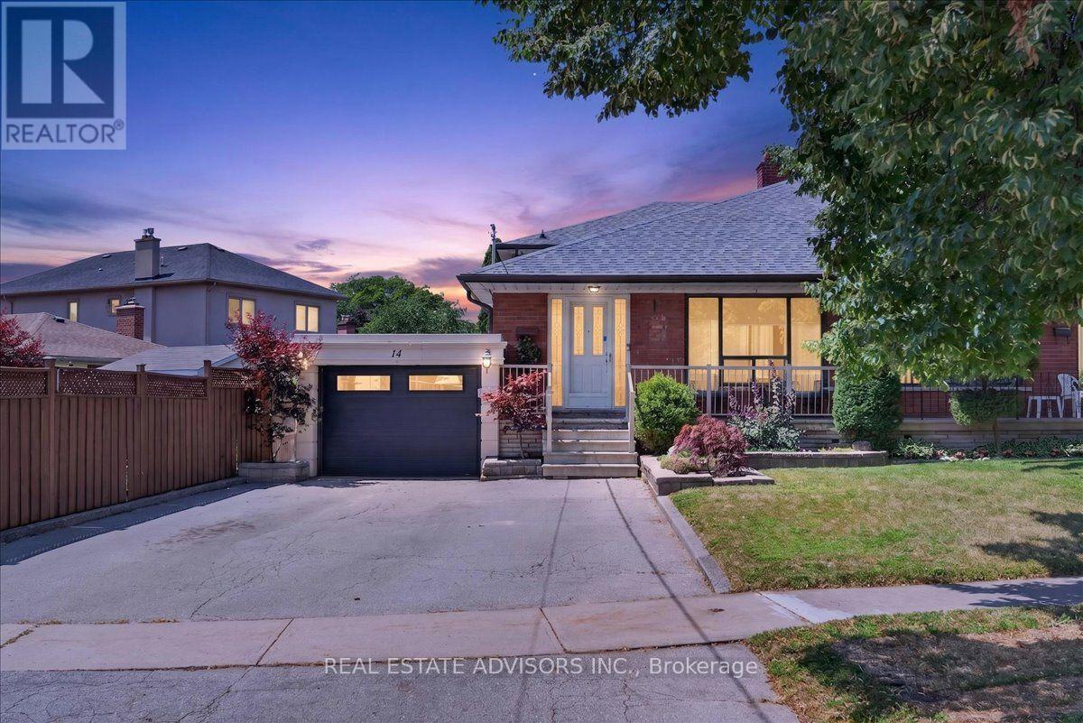 <div class="slider-price">$799,000</div><p>14 Grampian Crescent, Toronto, Ontario</p>