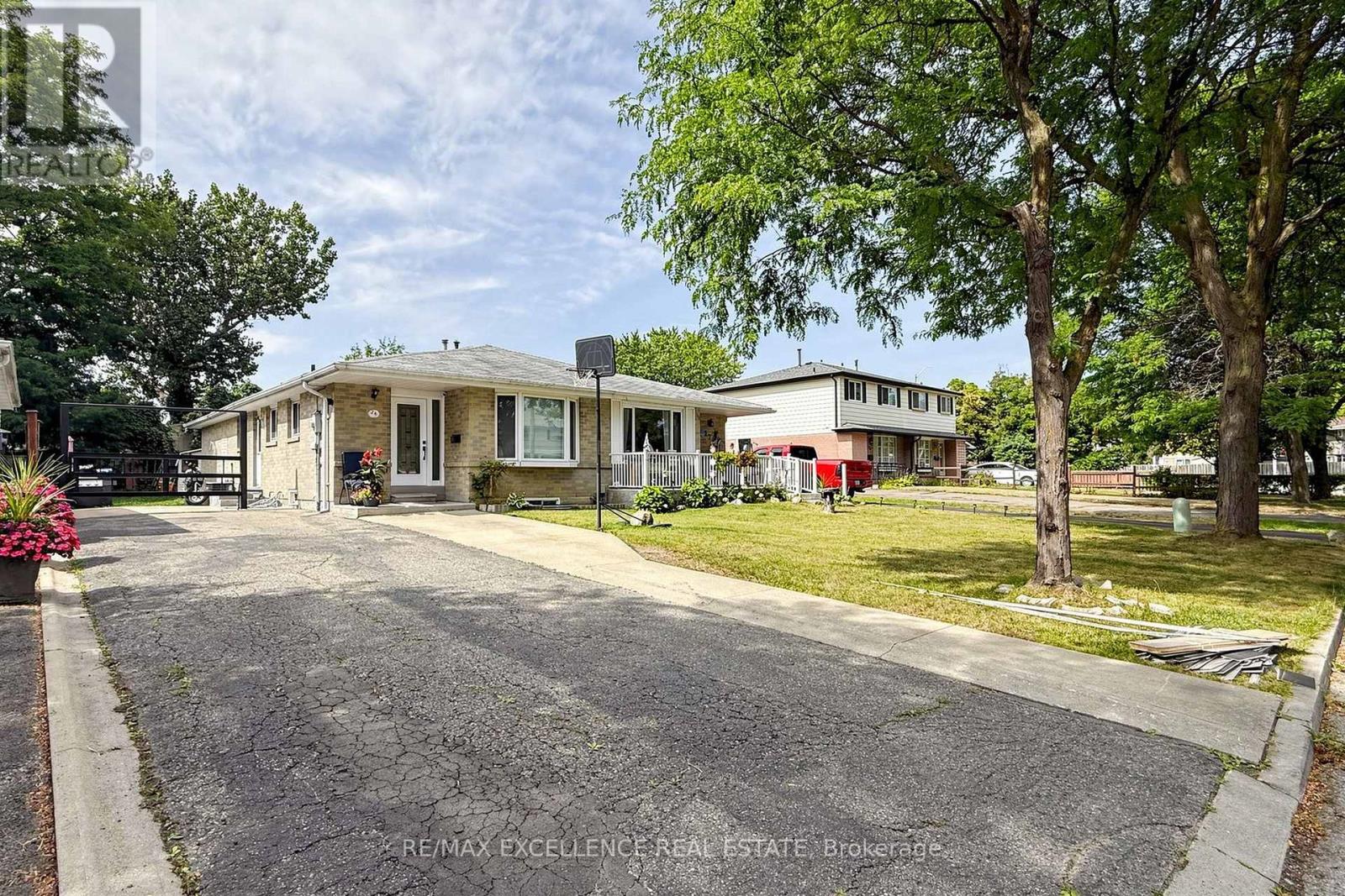 25 Graymar Road, Brampton, Ontario  L6S 1Z7 - Photo 2 - W13701526