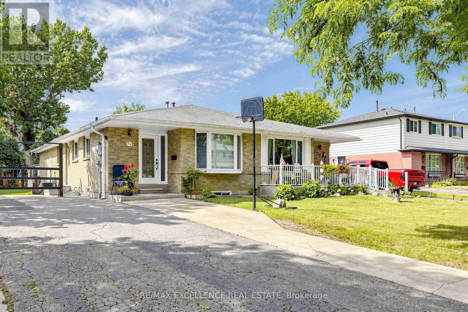 25 Graymar Road, Brampton, Ontario  L6S 1Z7 - Photo 3 - W13701526