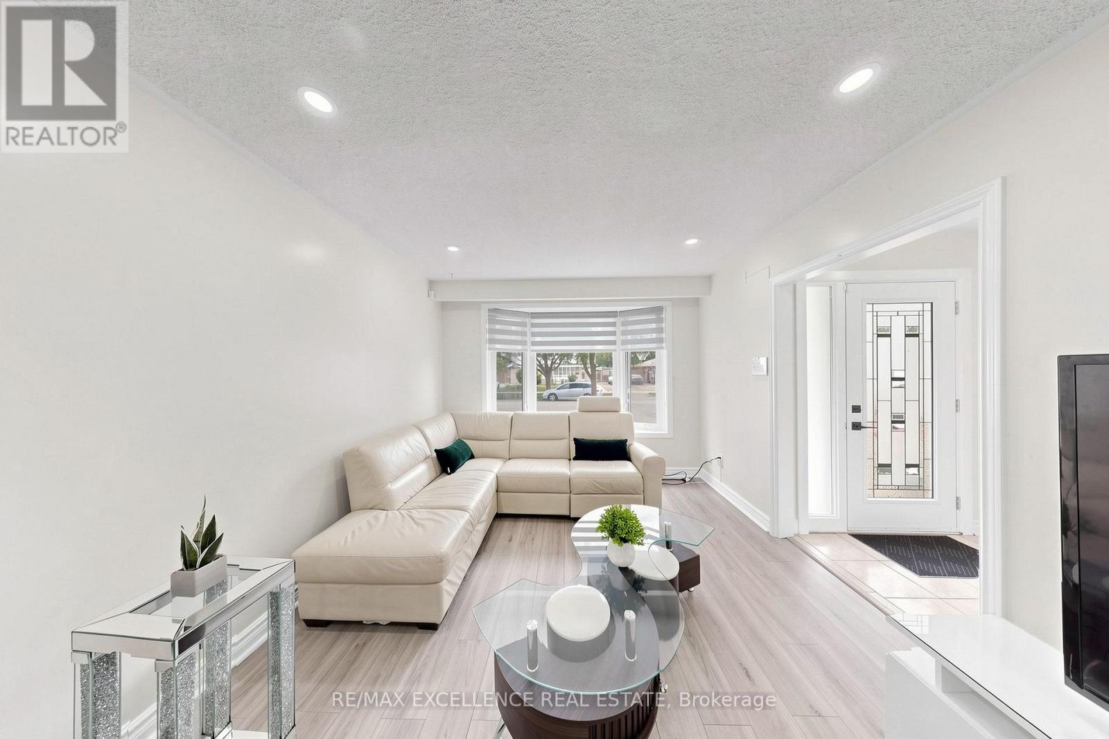 25 Graymar Road, Brampton, Ontario  L6S 1Z7 - Photo 7 - W13701526