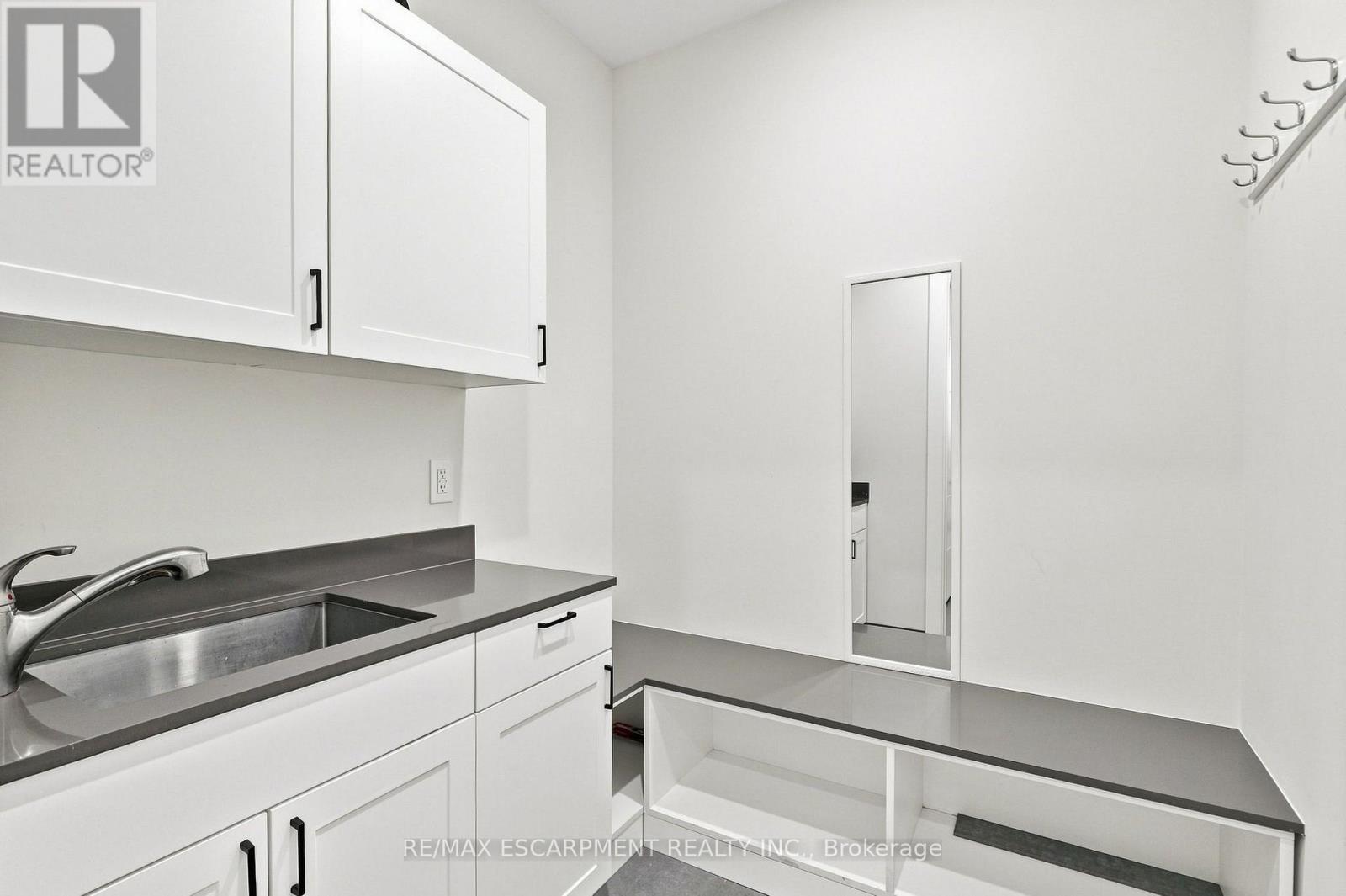 1181 Ogden Avenue, Mississauga, Ontario  L5E 2G8 - Photo 20 - W13701576