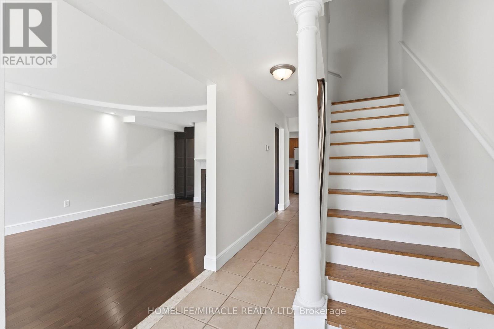 23 Heatherdale Place, Hamilton, Ontario  L9C 6K7 - Photo 4 - X13701630