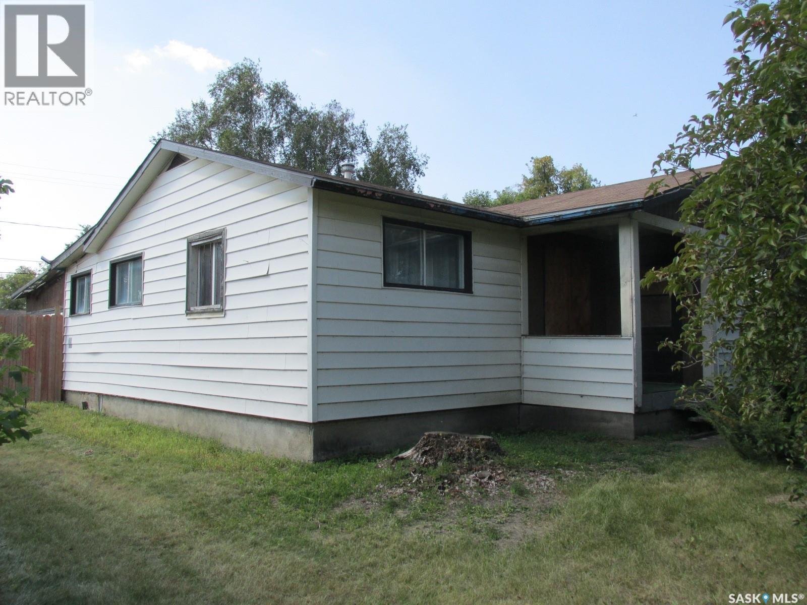 800 9th Avenue W, Nipawin, Saskatchewan  S0E 1E0 - Photo 1 - SK046321