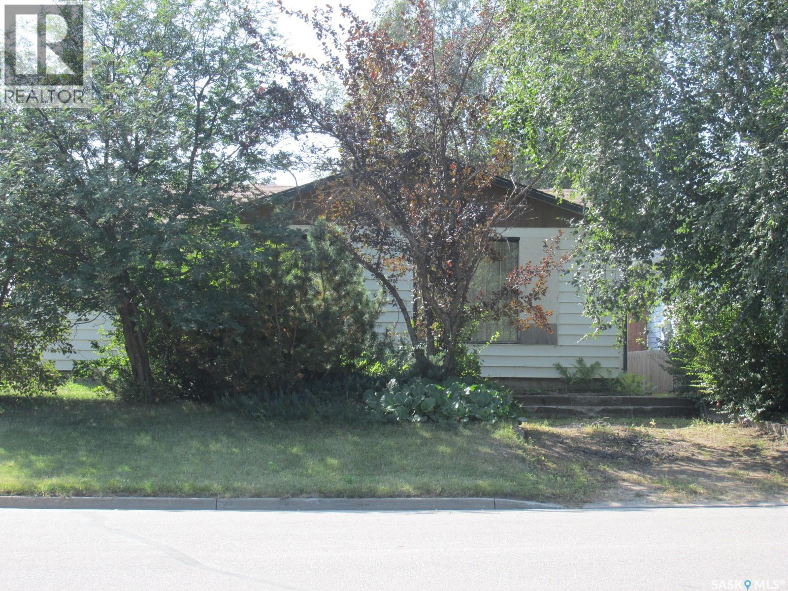 800 9th Avenue W, Nipawin, Saskatchewan  S0E 1E0 - Photo 2 - SK046321