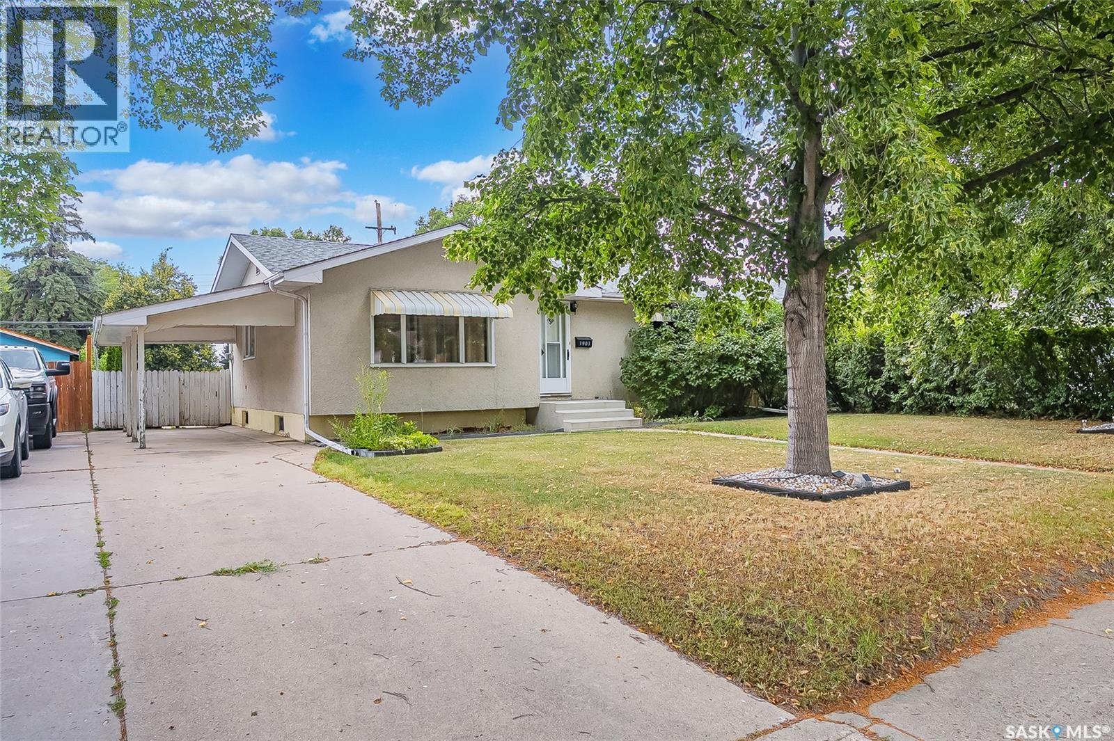 1903 Wilson Crescent, Saskatoon, Saskatchewan  S7J 2N8 - Photo 2 - SK046296