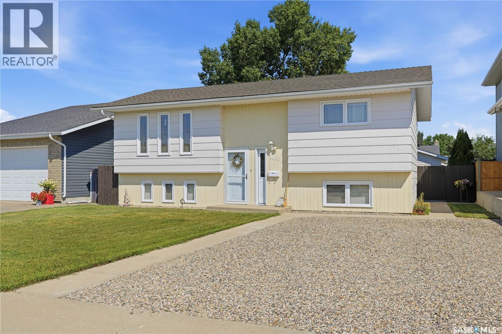 1630 Spadina Drive, Moose Jaw, Saskatchewan  S6K 1B1 - Photo 2 - SK046209