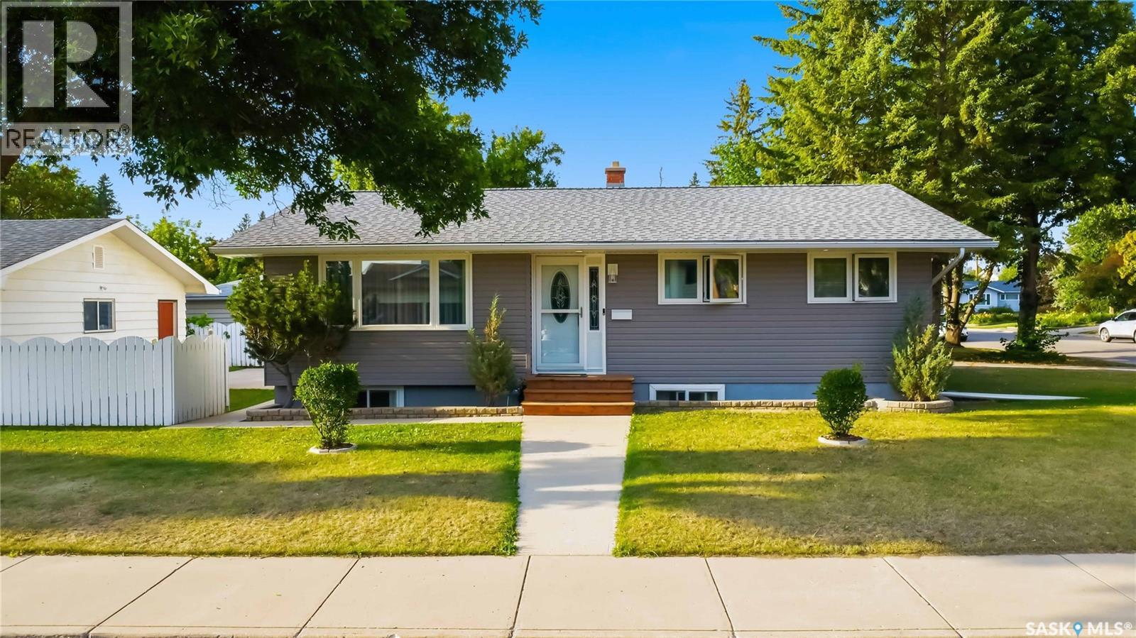 192 Salisbury Drive, Saskatoon, Saskatchewan  S7H 3J8 - Photo 1 - SK046072