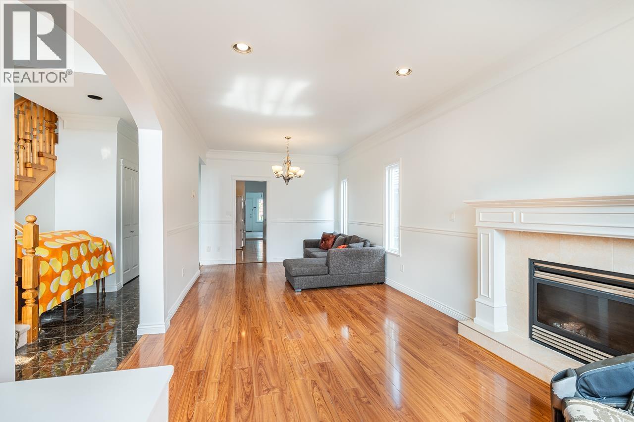 8207 15th Avenue, Burnaby, British Columbia V3N 1X7 - Photo 6 - R3157865