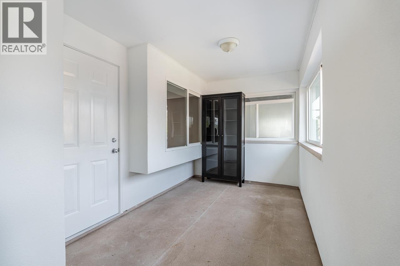 8207 15th Avenue, Burnaby, British Columbia V3N 1X7 - Photo 32 - R3157865