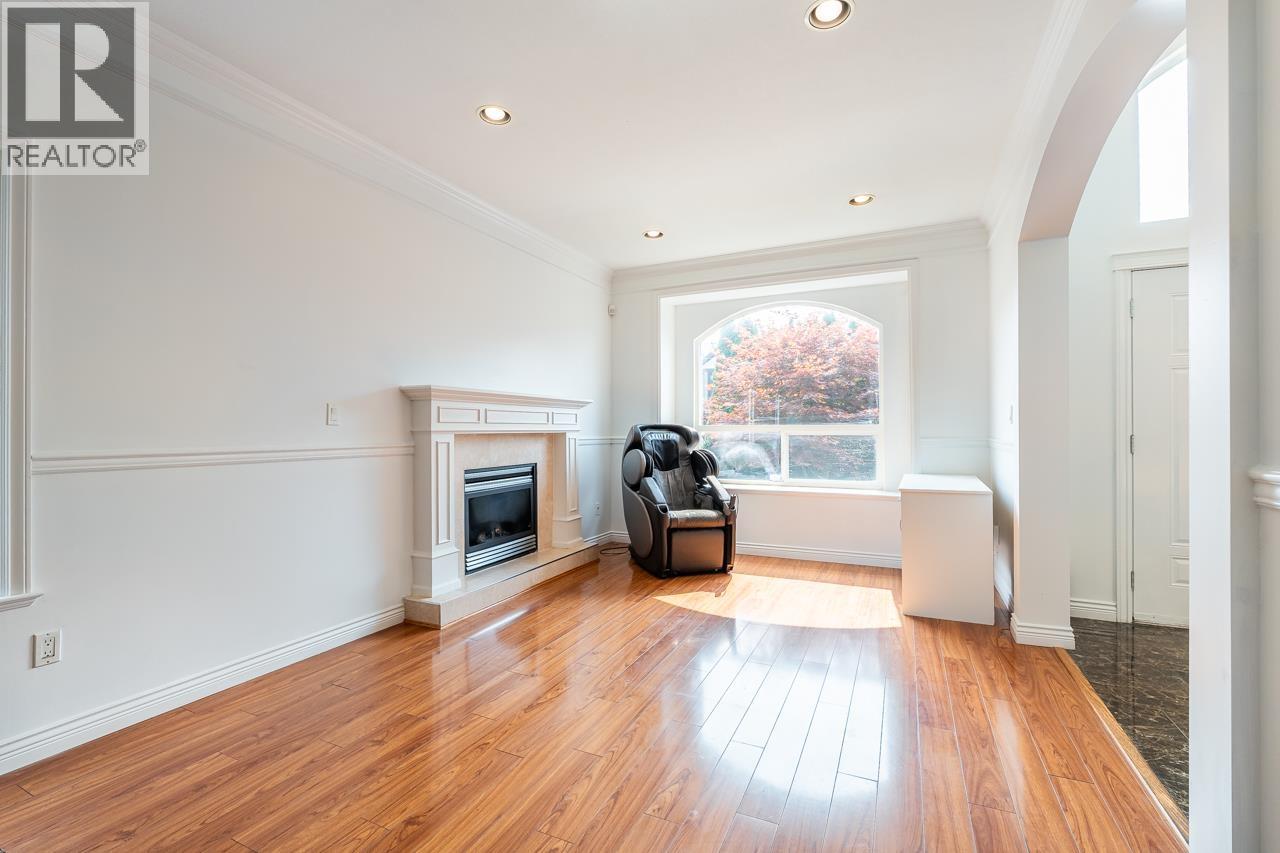 8207 15th Avenue, Burnaby, British Columbia V3N 1X7 - Photo 7 - R3157865
