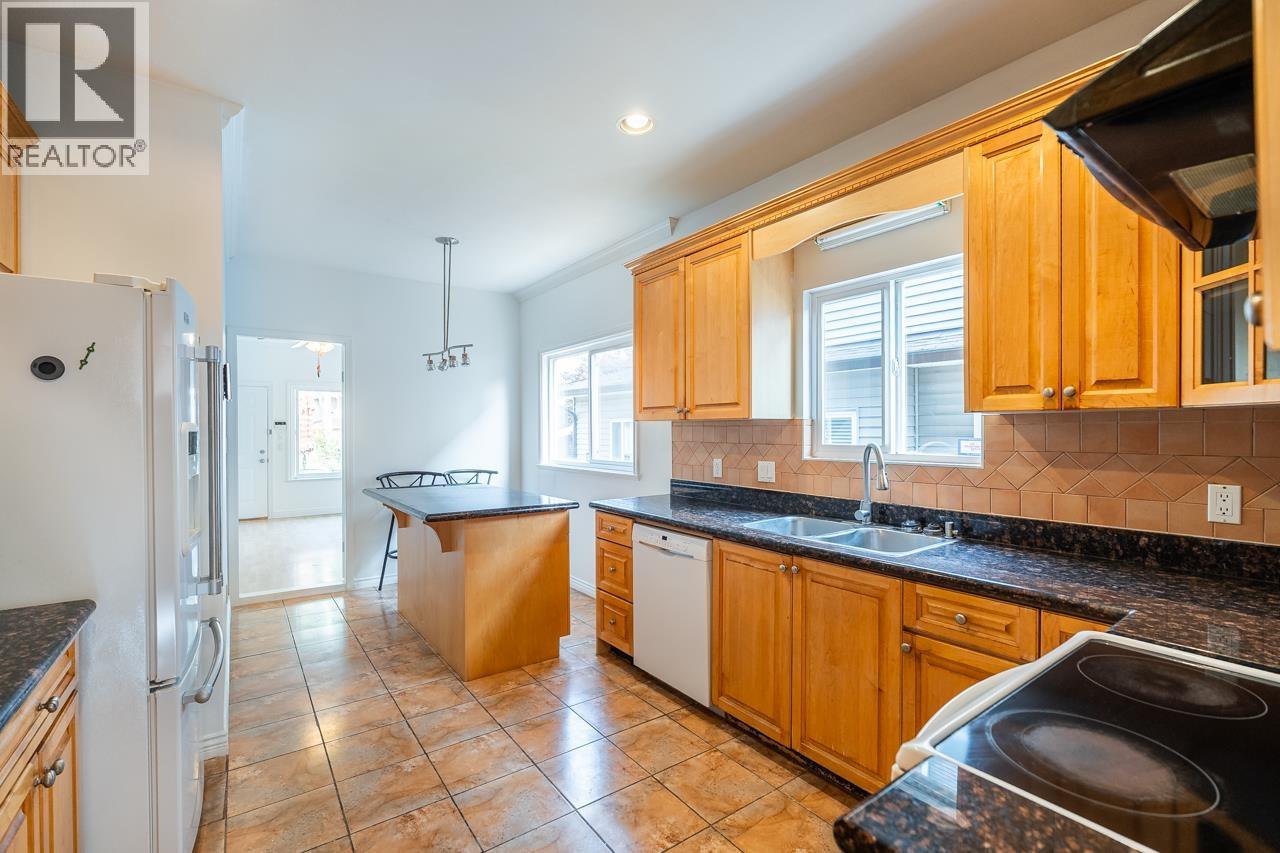 8207 15th Avenue, Burnaby, British Columbia V3N 1X7 - Photo 11 - R3157865