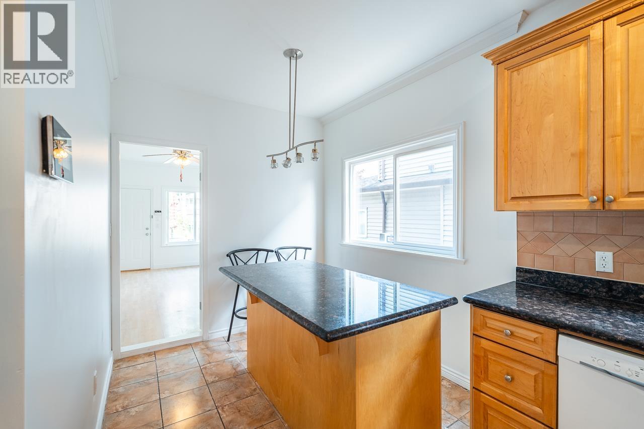 8207 15th Avenue, Burnaby, British Columbia V3N 1X7 - Photo 12 - R3157865