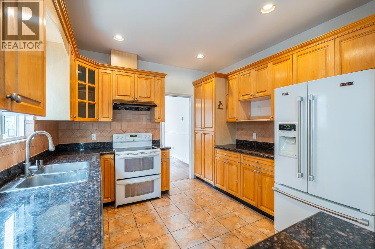 8207 15th Avenue, Burnaby, British Columbia V3N 1X7 - Photo 13 - R3157865