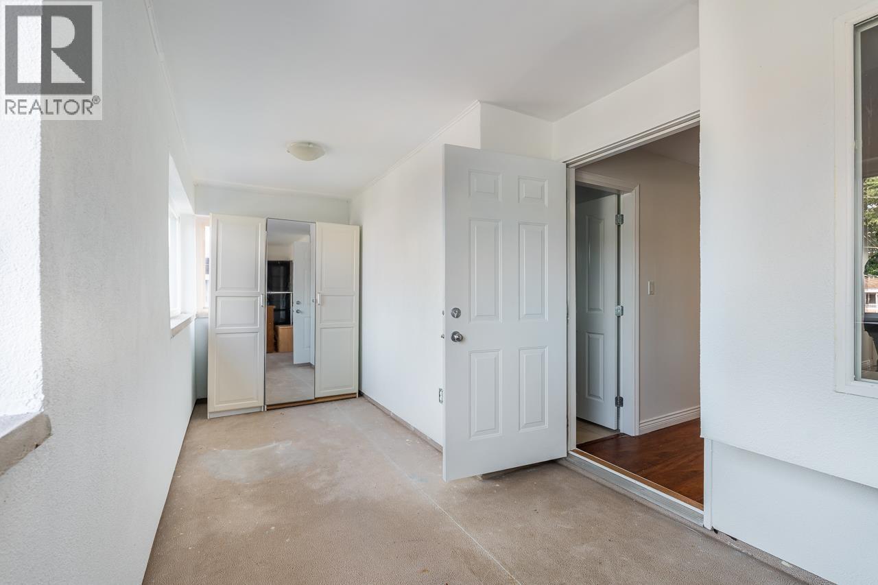 8207 15th Avenue, Burnaby, British Columbia V3N 1X7 - Photo 31 - R3157865