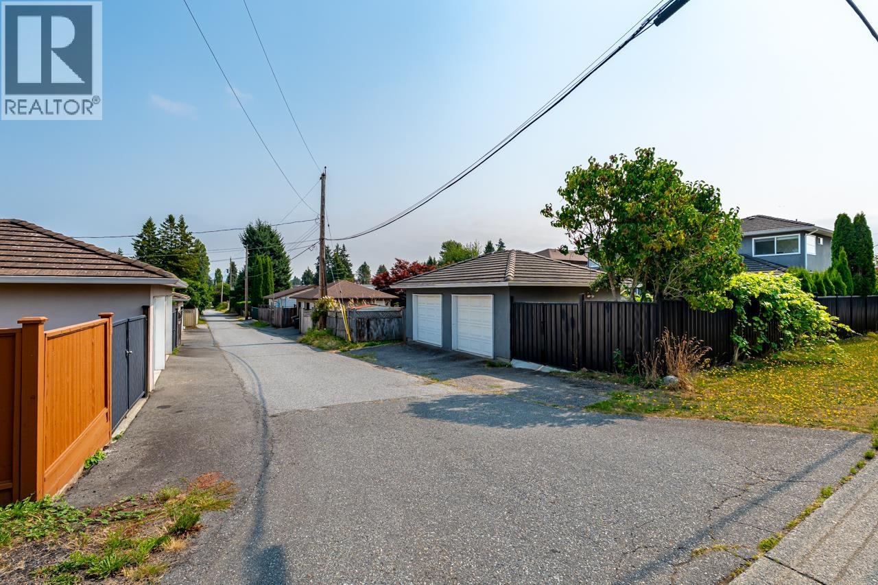8207 15th Avenue, Burnaby, British Columbia V3N 1X7 - Photo 35 - R3157865