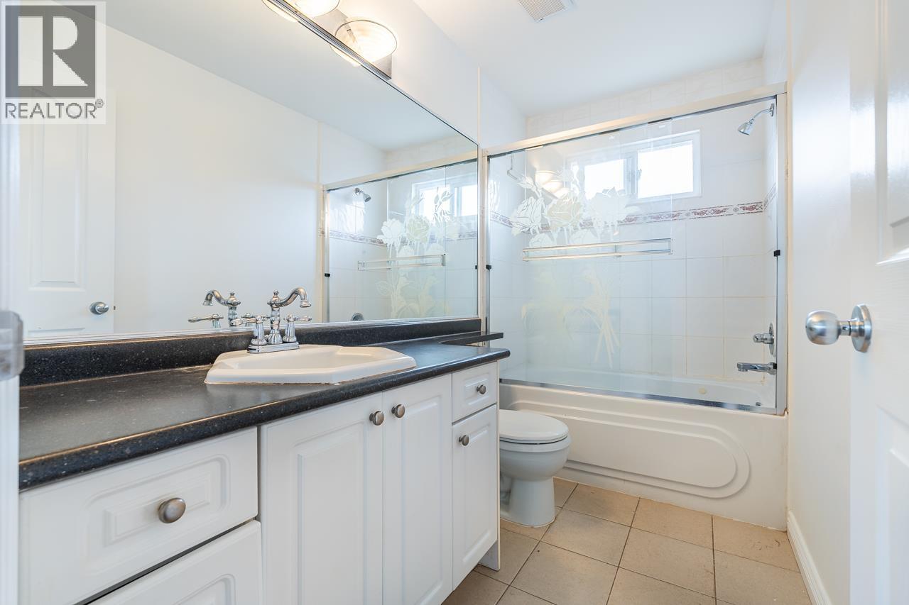 8207 15th Avenue, Burnaby, British Columbia V3N 1X7 - Photo 29 - R3157865
