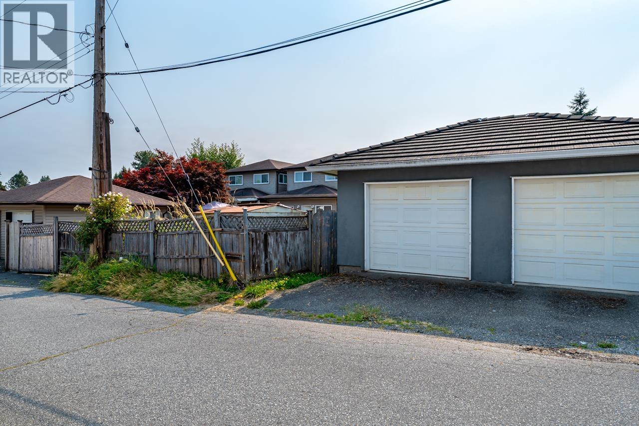 8207 15th Avenue, Burnaby, British Columbia V3N 1X7 - Photo 36 - R3157865