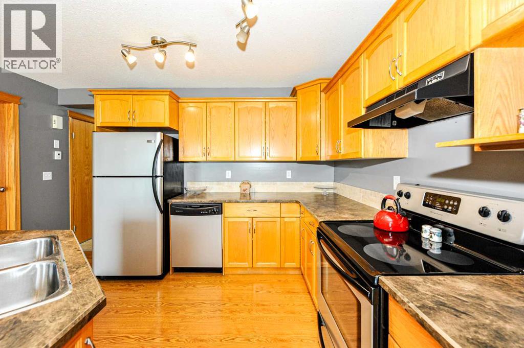 3413 50a Street Close, Camrose, Alberta  T4V 1J8 - Photo 6 - A2338928
