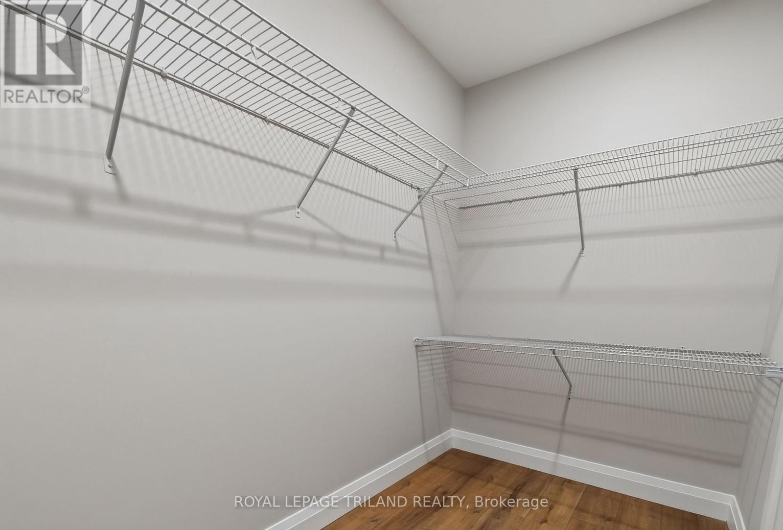 4397 Mill Crescent, North Middlesex, Ontario  N0M 1A0 - Photo 6 - X13701690