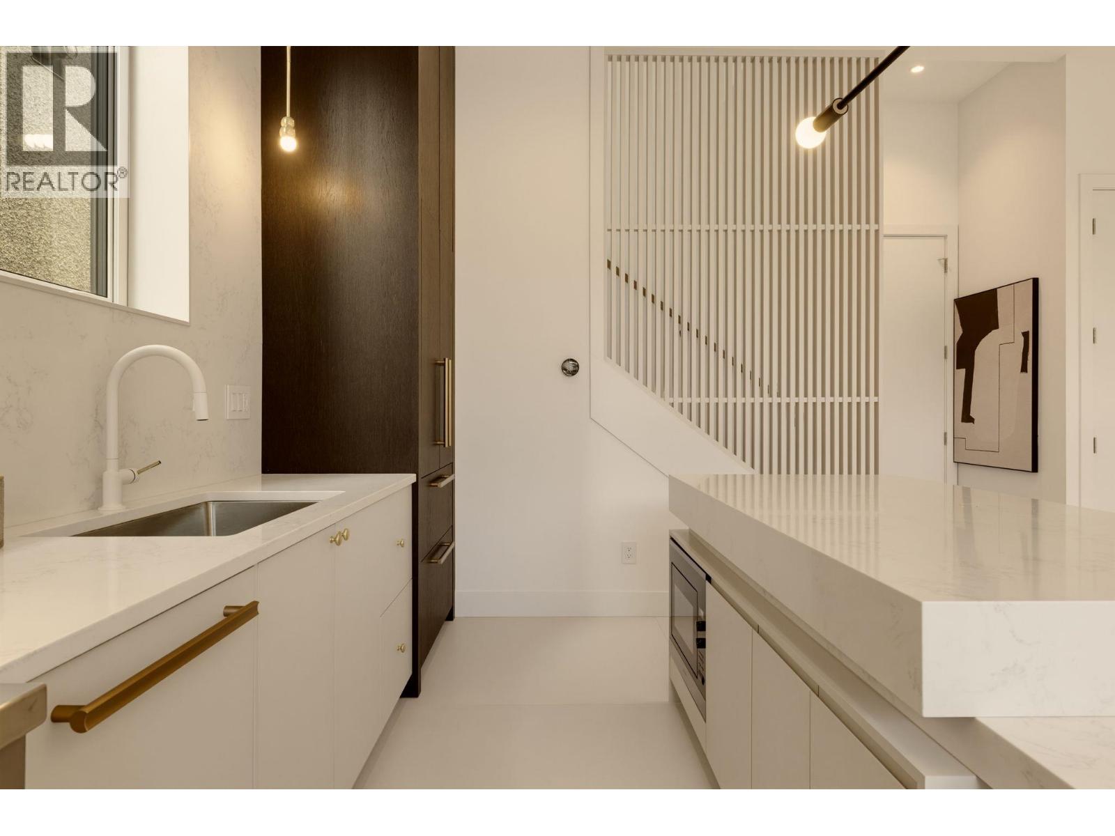 2 3617 W 12th Avenue, Vancouver, British Columbia  V6R 2N5 - Photo 10 - R3112598