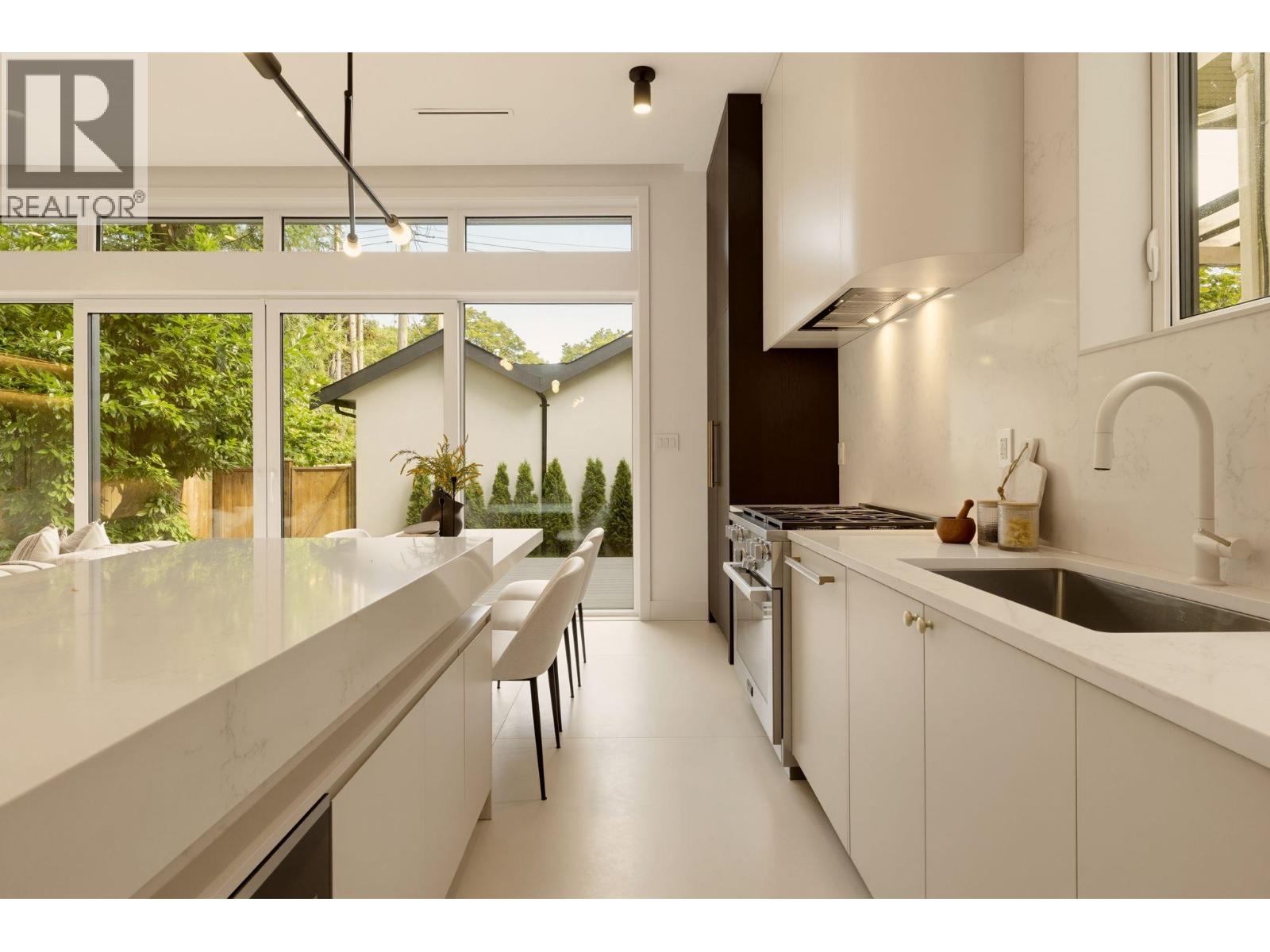 2 3617 W 12th Avenue, Vancouver, British Columbia  V6R 2N5 - Photo 9 - R3112598