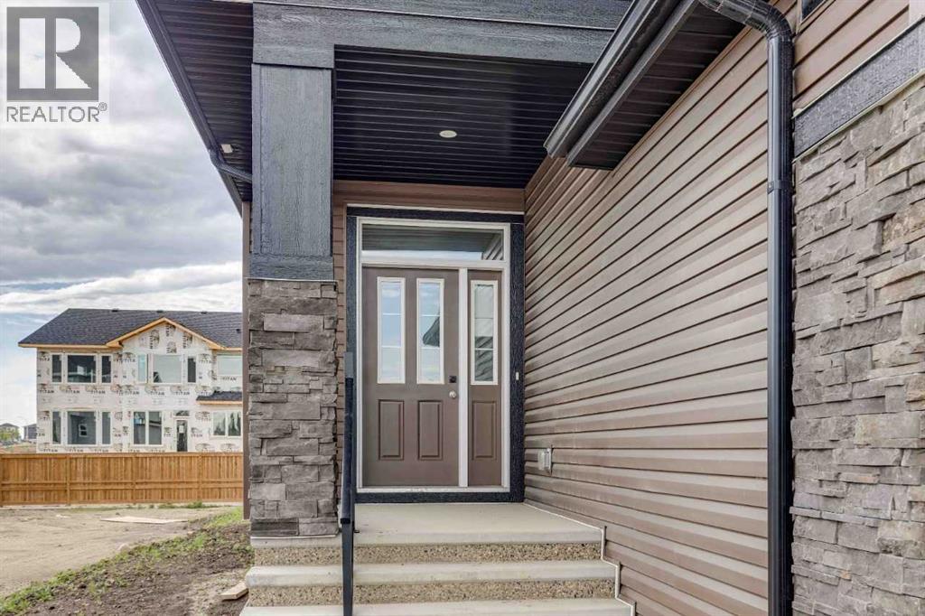 102 Bridgeport Landing, Chestermere, Alberta  T1X 3E3 - Photo 4 - A2327577