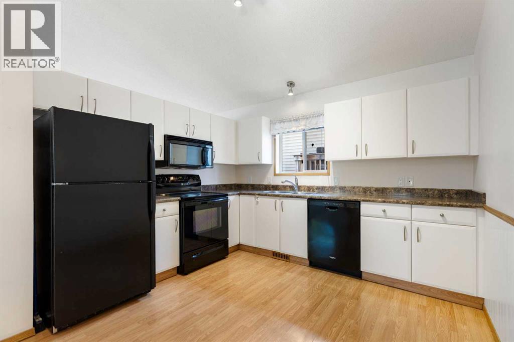 90 Martinridge Crescent NE, Calgary, Alberta  T3J 3M4 - Photo 12 - A2337975