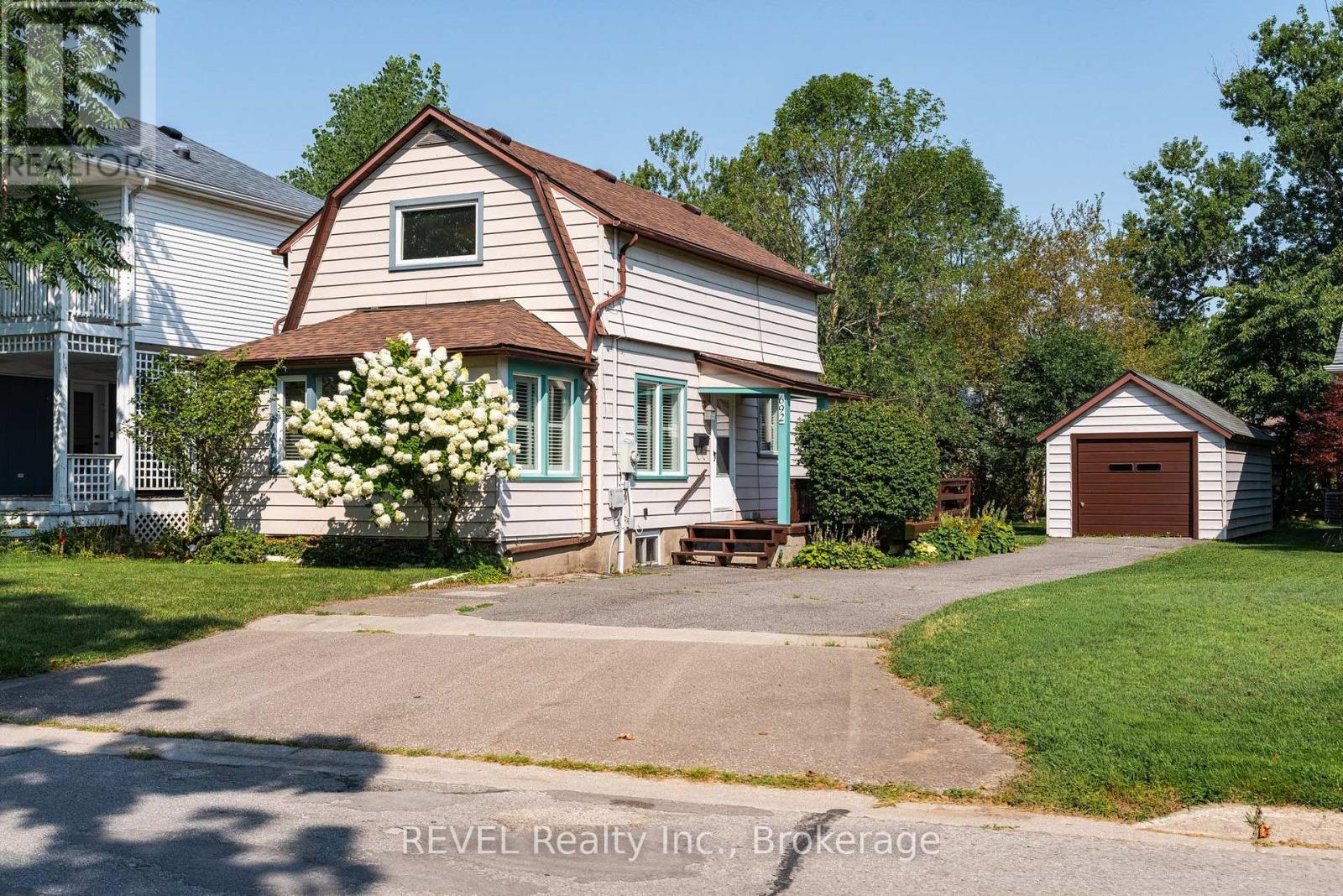 692 LAKESHORE ROAD, Fort Erie, Ontario