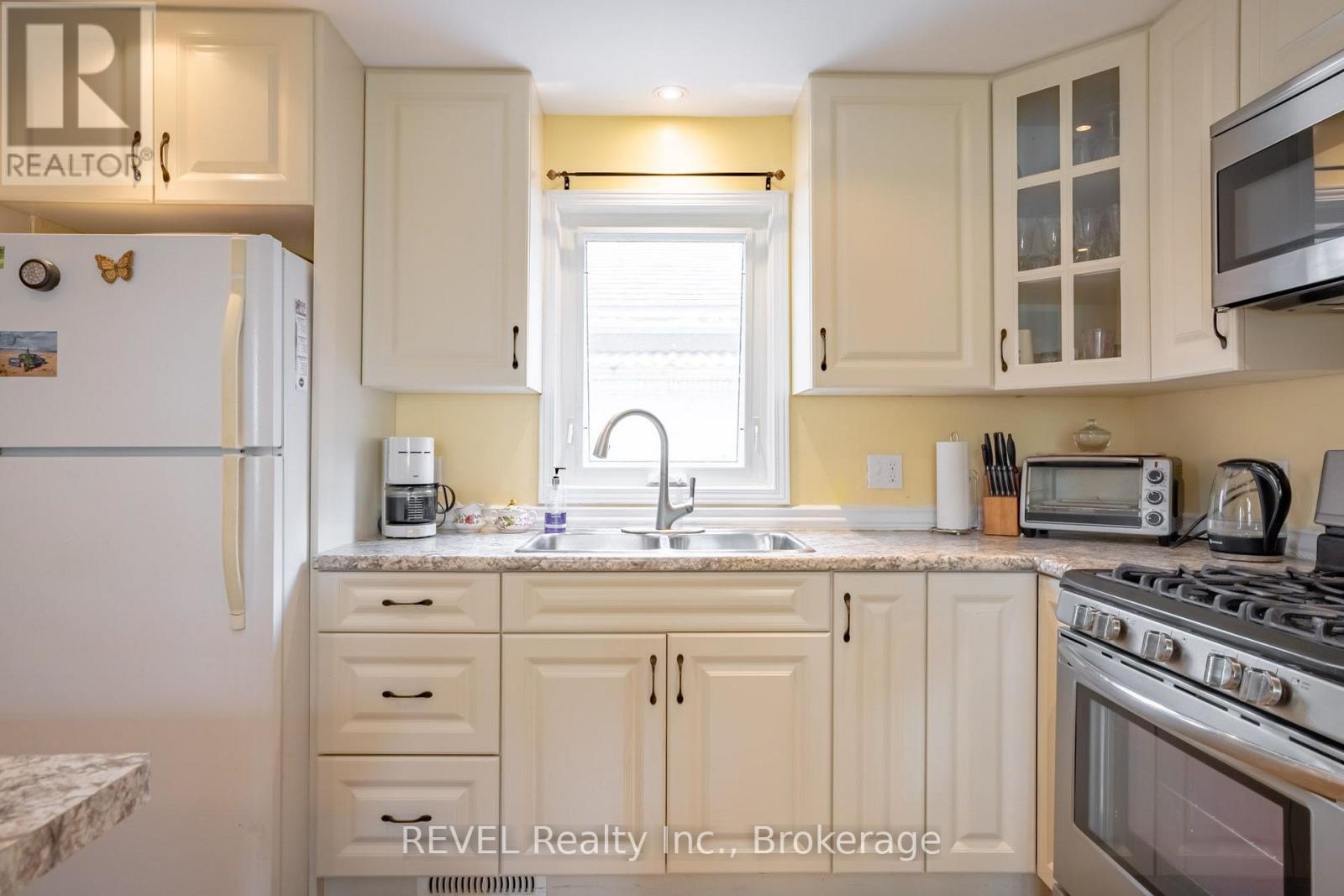 692 Lakeshore Road, Fort Erie, Ontario  L2A 1C1 - Photo 6 - X13701738