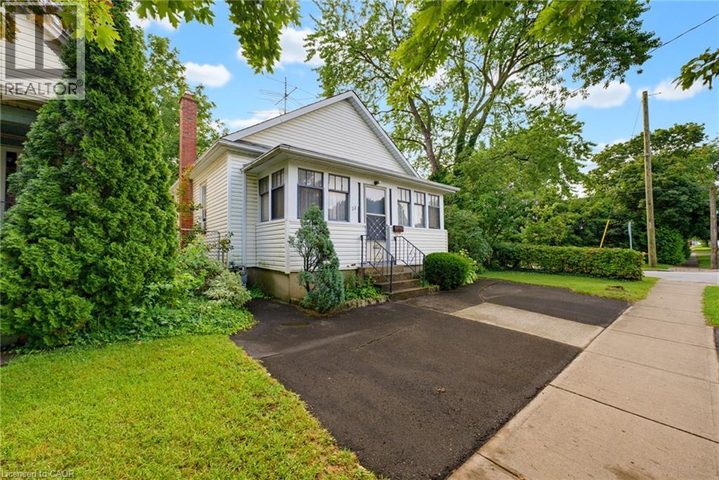 22 Mildred Avenue, St. Catharines, Ontario  L2R 6J1 - Photo 3 - 40857478