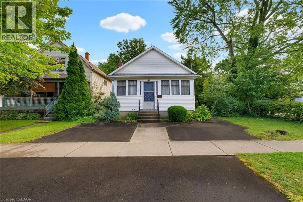 22 Mildred Avenue, St. Catharines, Ontario  L2R 6J1 - Photo 2 - 40857478
