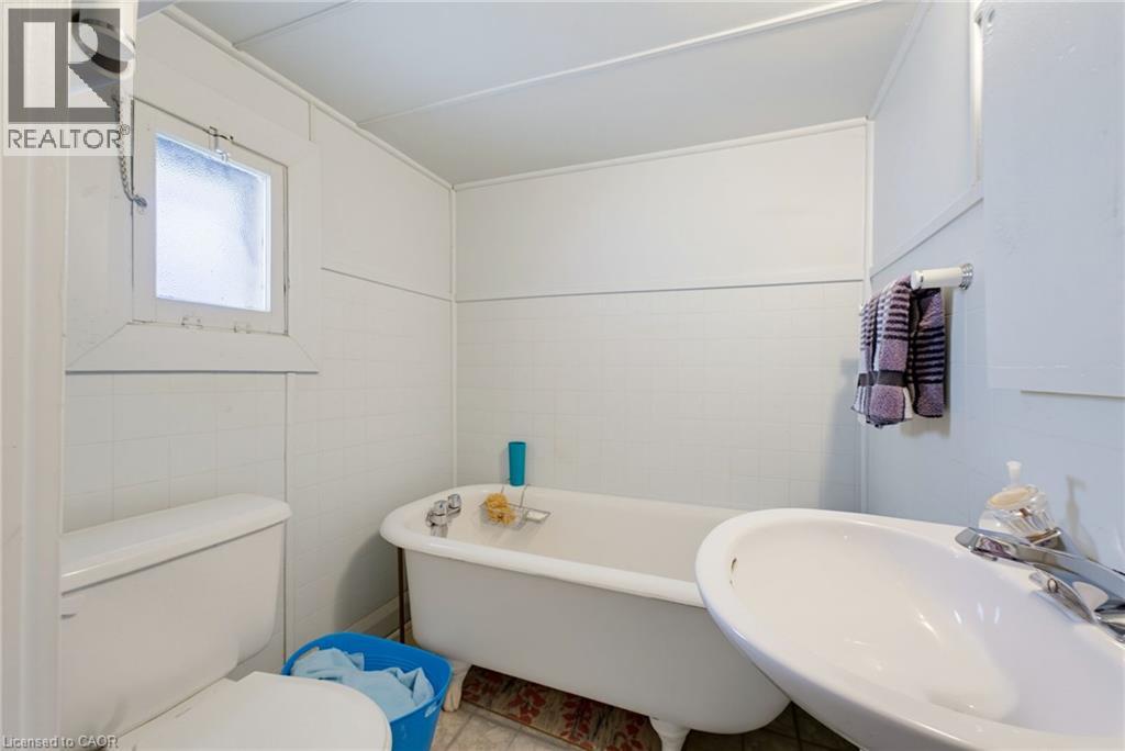 22 Mildred Avenue, St. Catharines, Ontario  L2R 6J1 - Photo 17 - 40857478