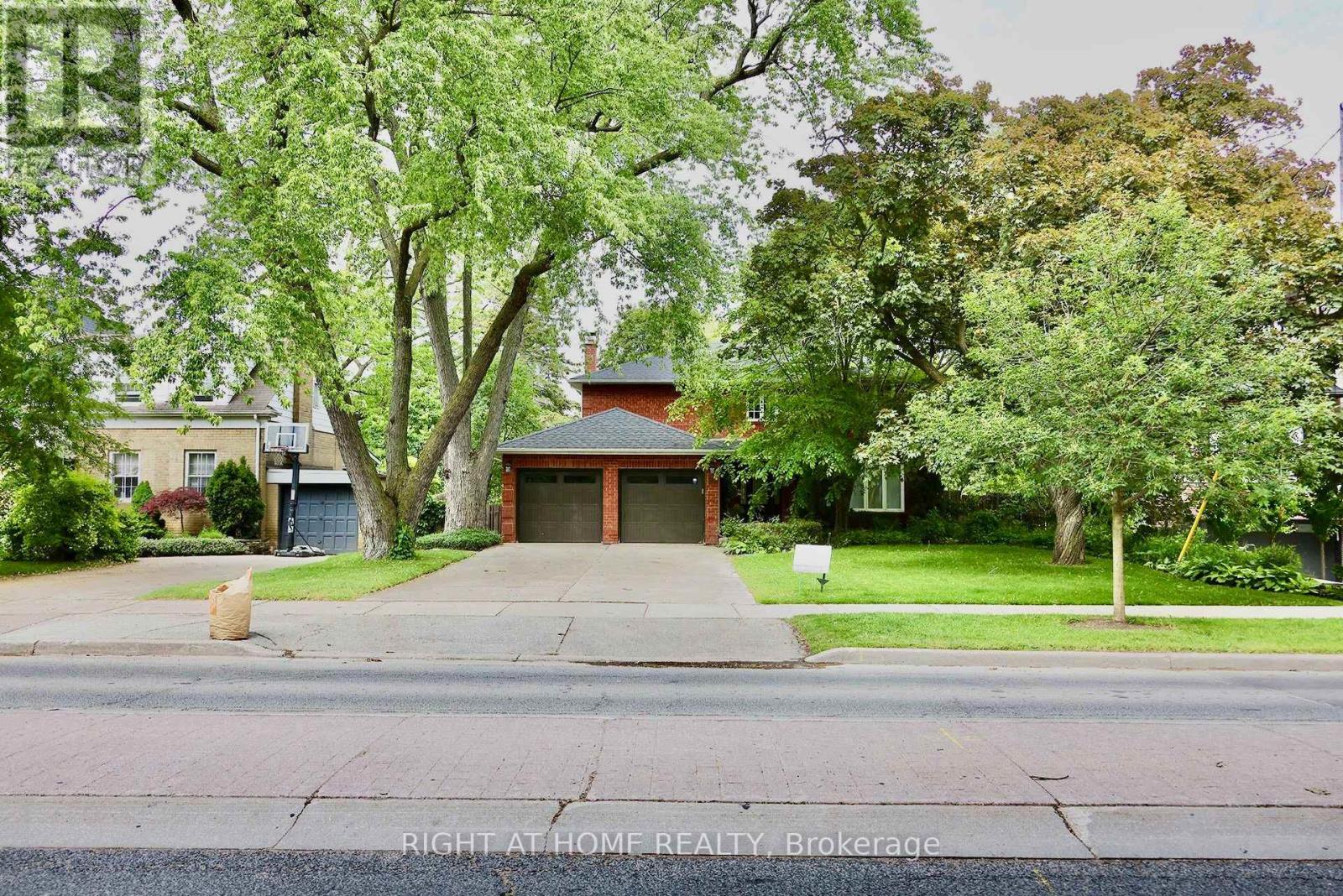 89 YONGE BOULEVARD, Toronto, Ontario
