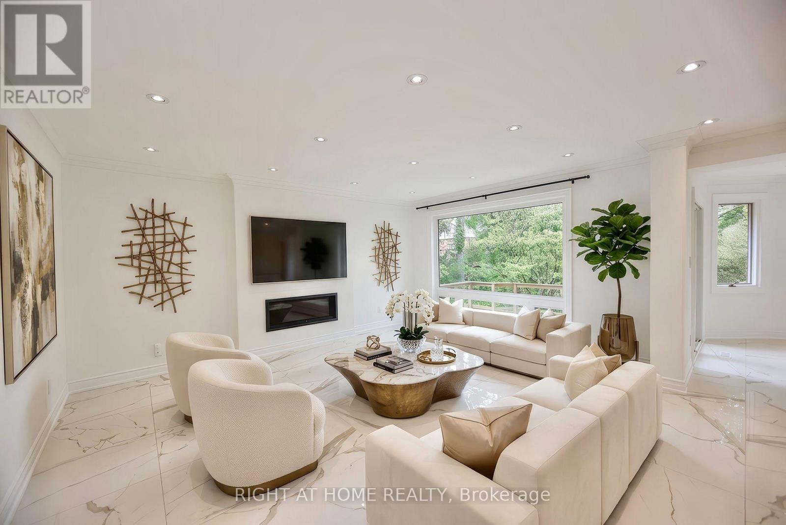 89 Yonge Boulevard, Toronto, Ontario  M5M 3G8 - Photo 11 - C13701720