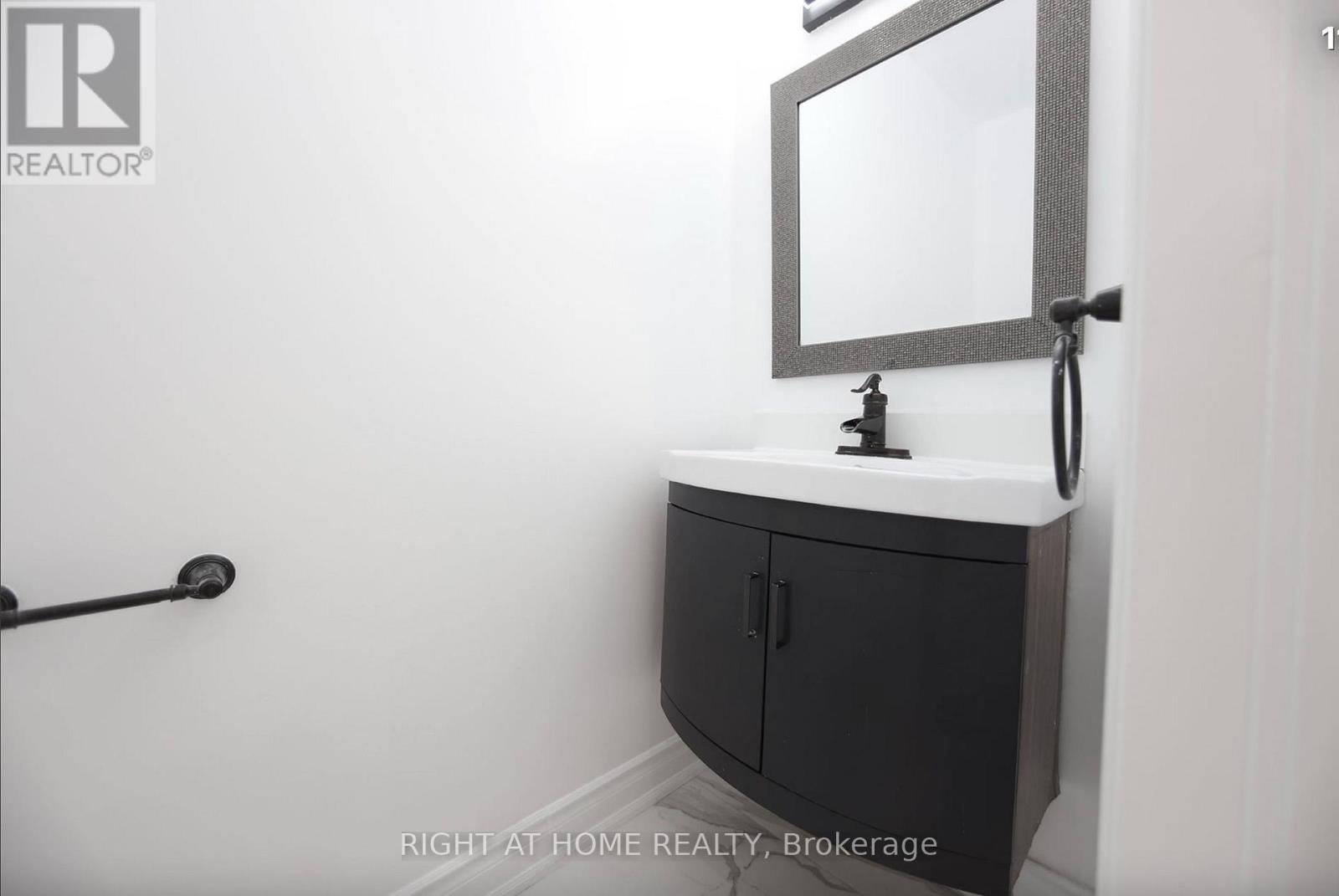 89 Yonge Boulevard, Toronto, Ontario  M5M 3G8 - Photo 13 - C13701720