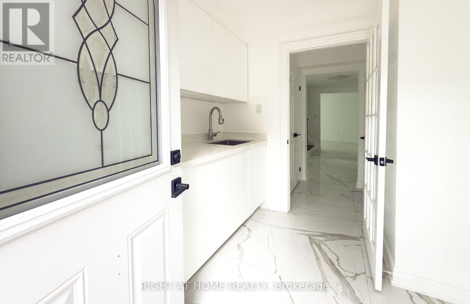 89 Yonge Boulevard, Toronto, Ontario  M5M 3G8 - Photo 16 - C13701720