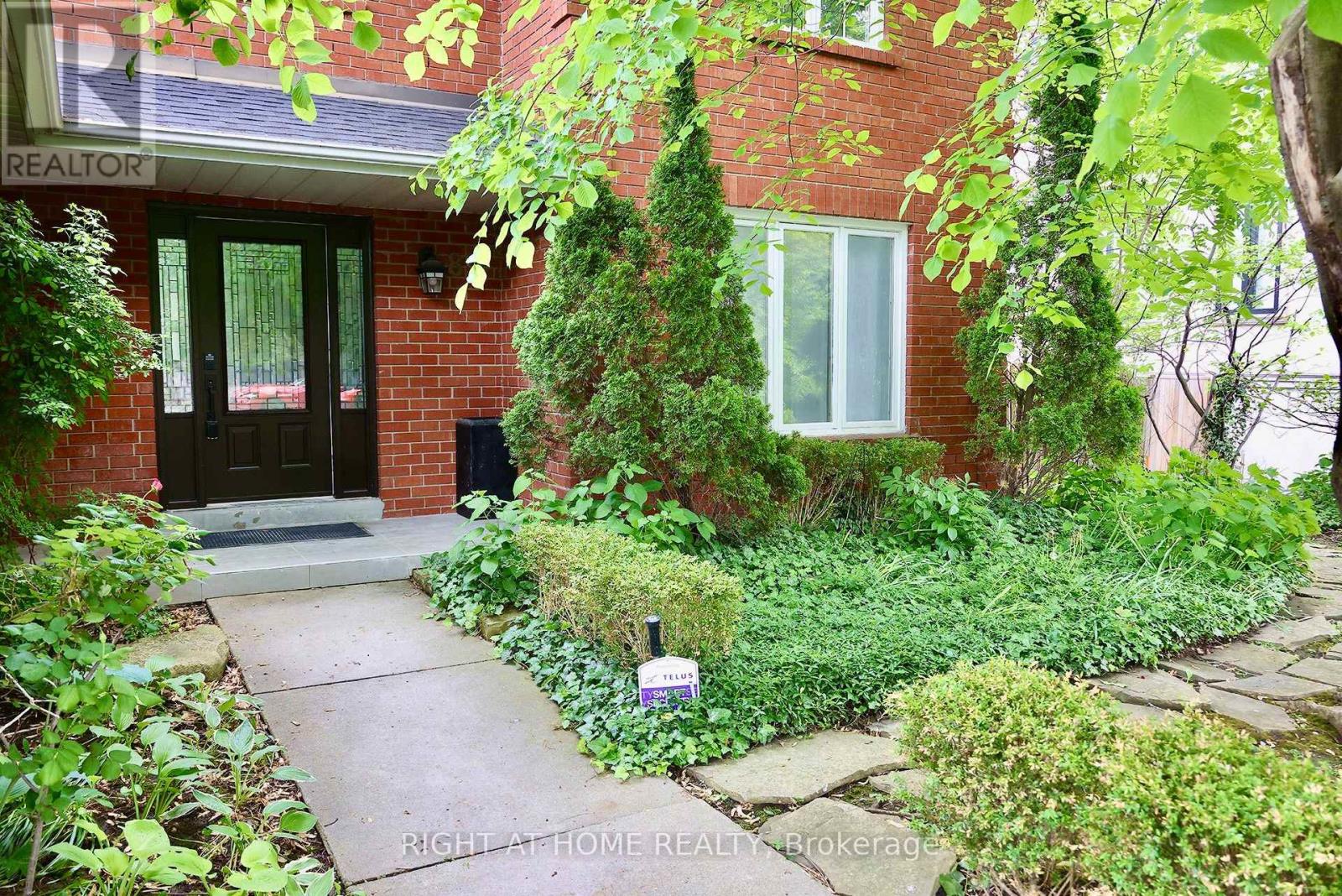 89 Yonge Boulevard, Toronto, Ontario  M5M 3G8 - Photo 2 - C13701720