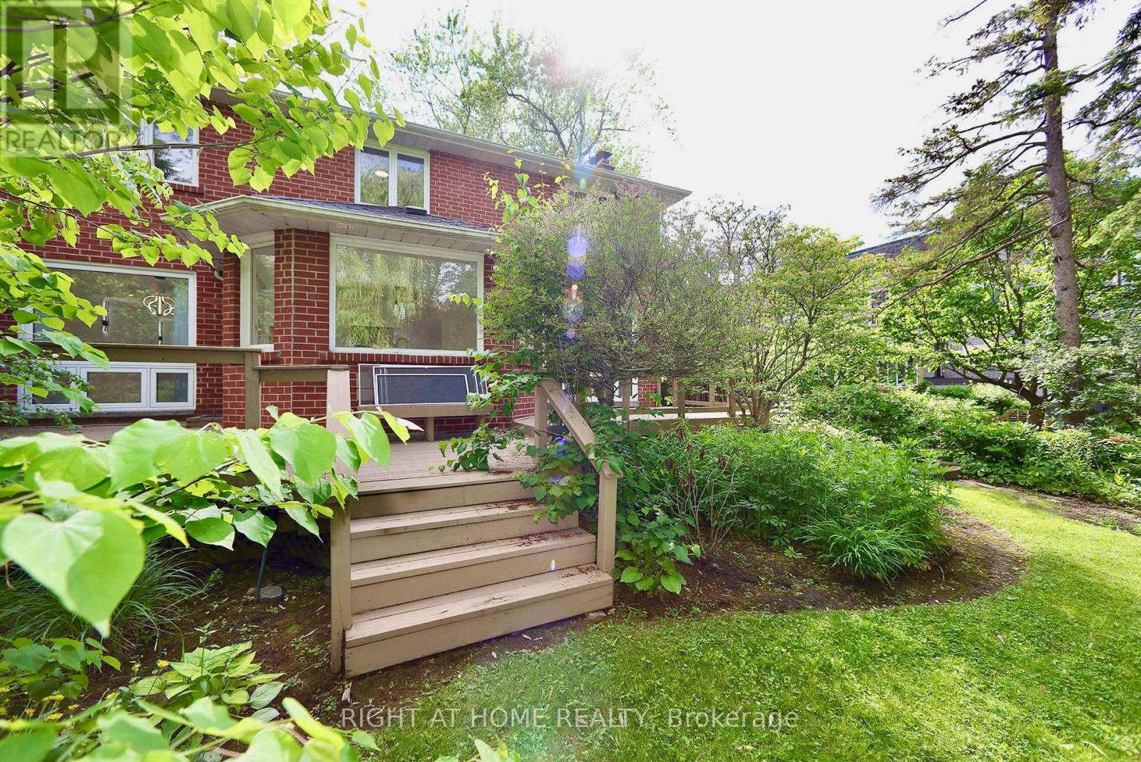 89 Yonge Boulevard, Toronto, Ontario  M5M 3G8 - Photo 23 - C13701720