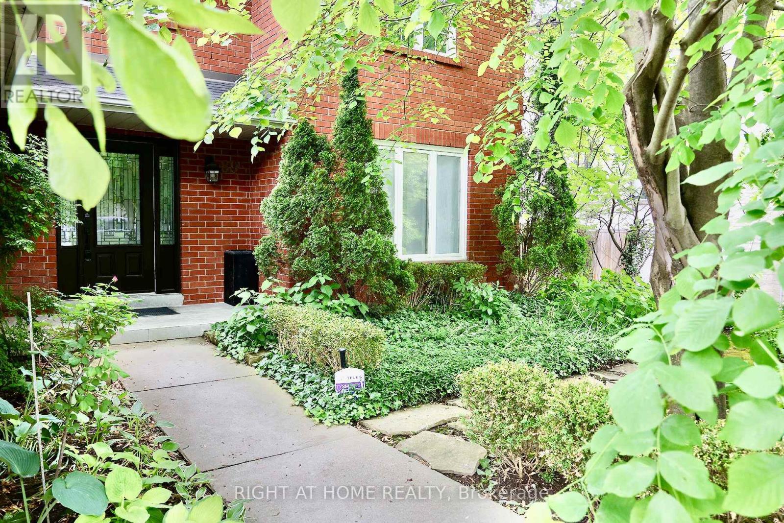 89 Yonge Boulevard, Toronto, Ontario  M5M 3G8 - Photo 3 - C13701720