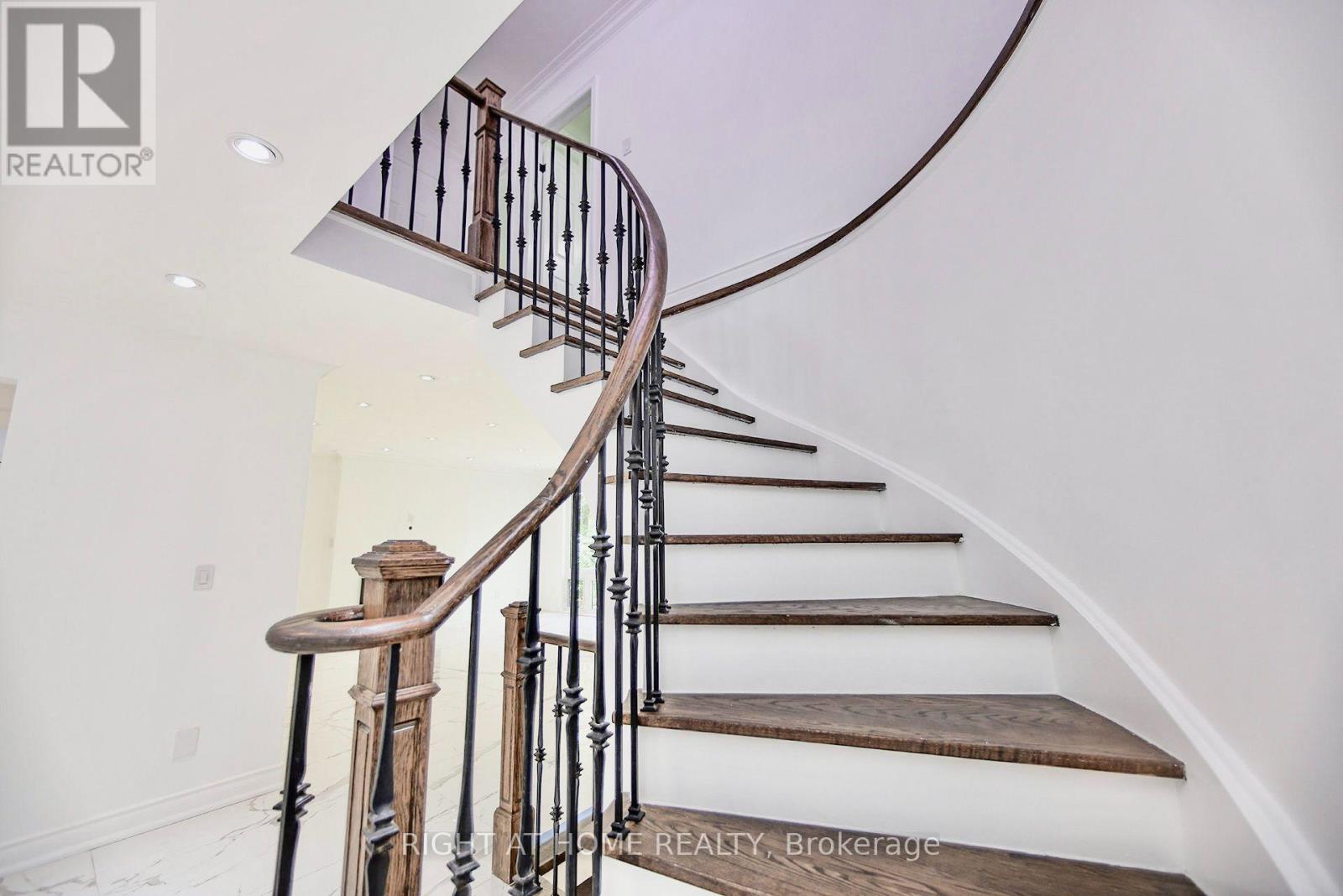 89 Yonge Boulevard, Toronto, Ontario  M5M 3G8 - Photo 30 - C13701720