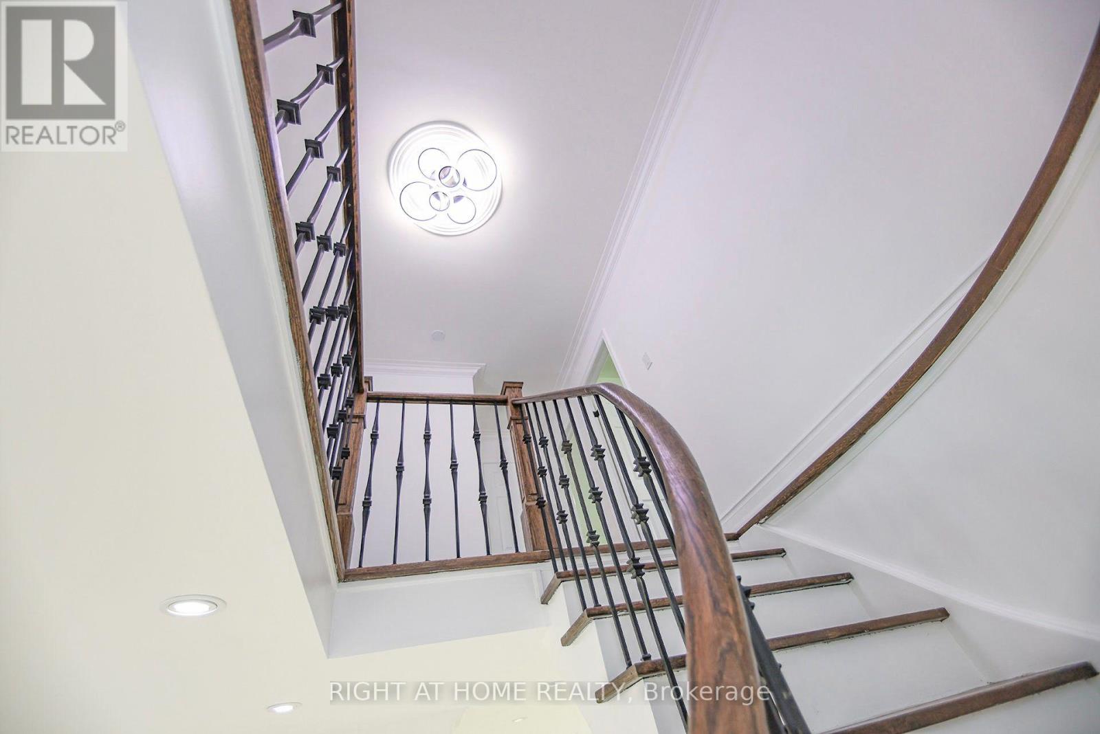 89 Yonge Boulevard, Toronto, Ontario  M5M 3G8 - Photo 31 - C13701720