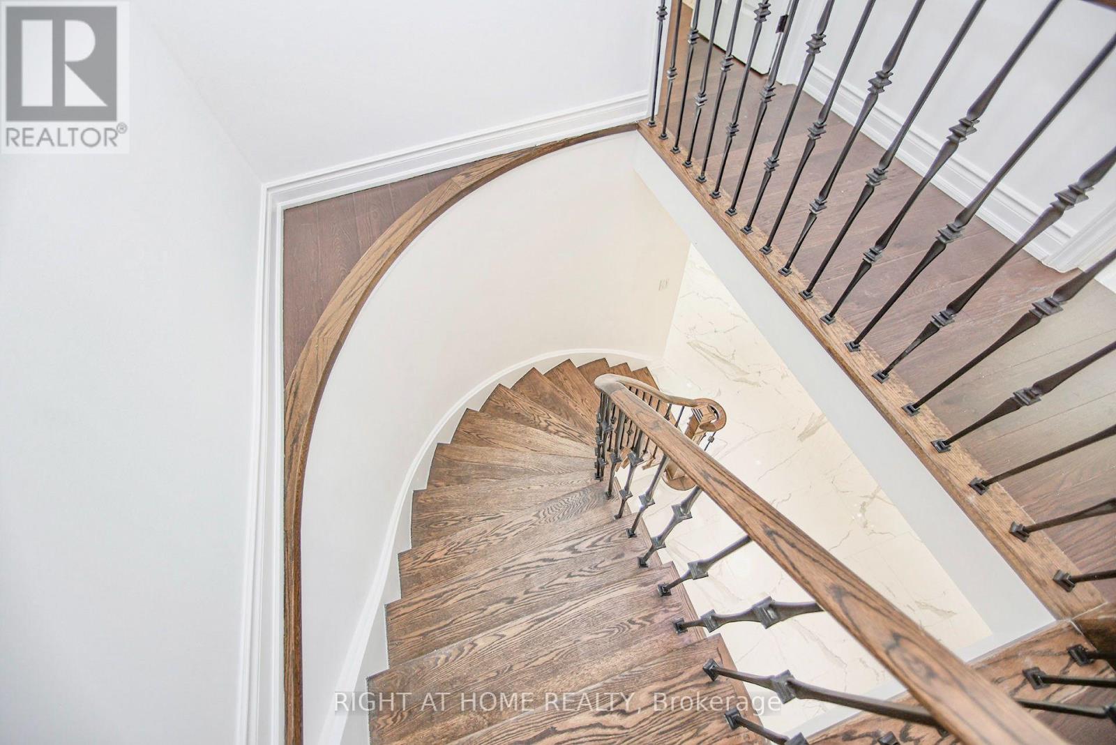 89 Yonge Boulevard, Toronto, Ontario  M5M 3G8 - Photo 32 - C13701720