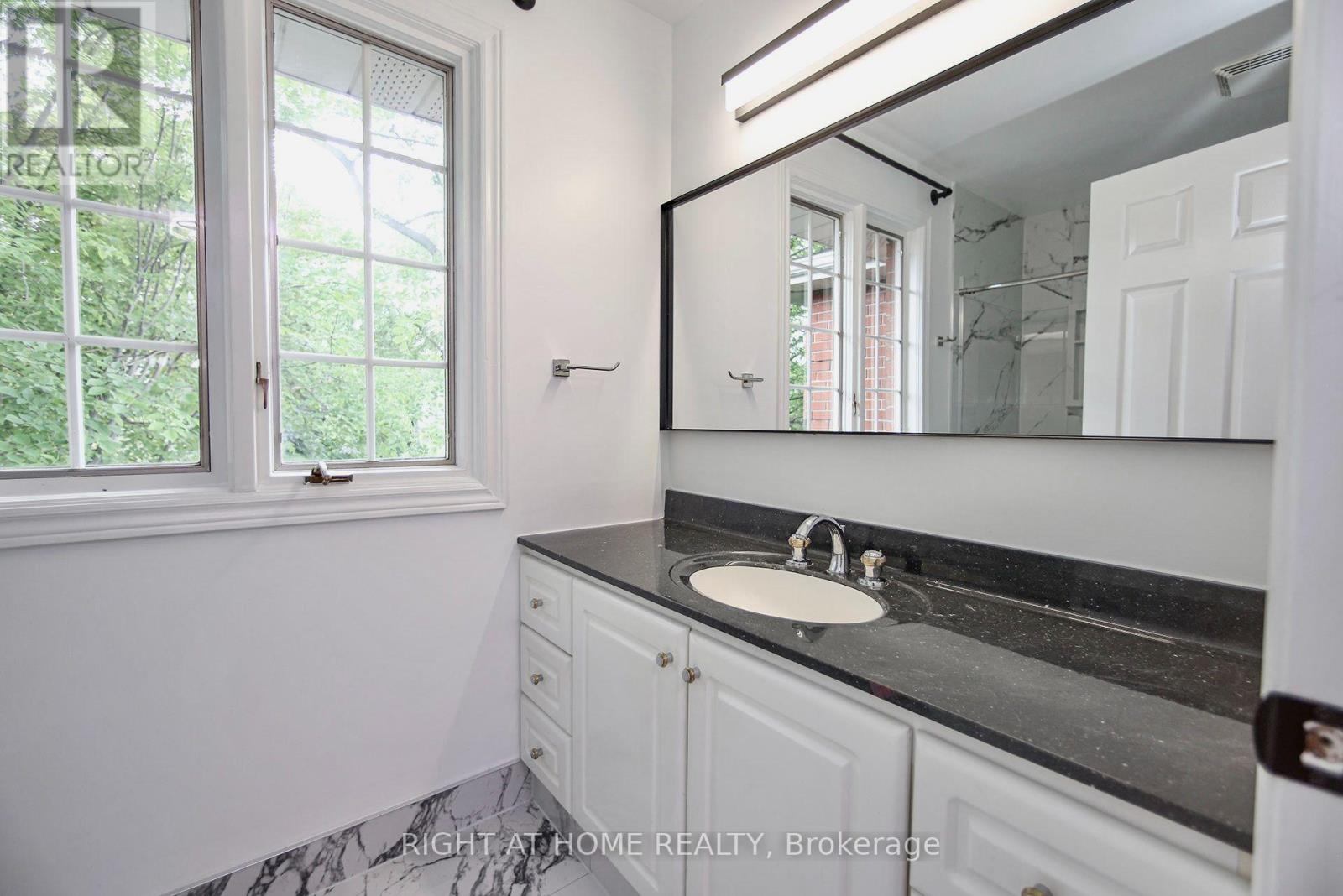 89 Yonge Boulevard, Toronto, Ontario  M5M 3G8 - Photo 39 - C13701720