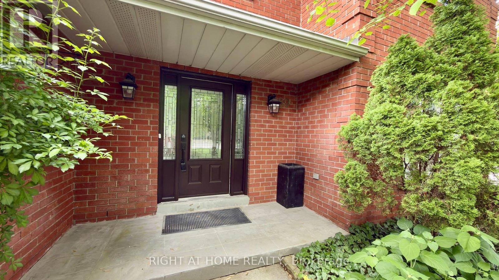 89 Yonge Boulevard, Toronto, Ontario  M5M 3G8 - Photo 4 - C13701720