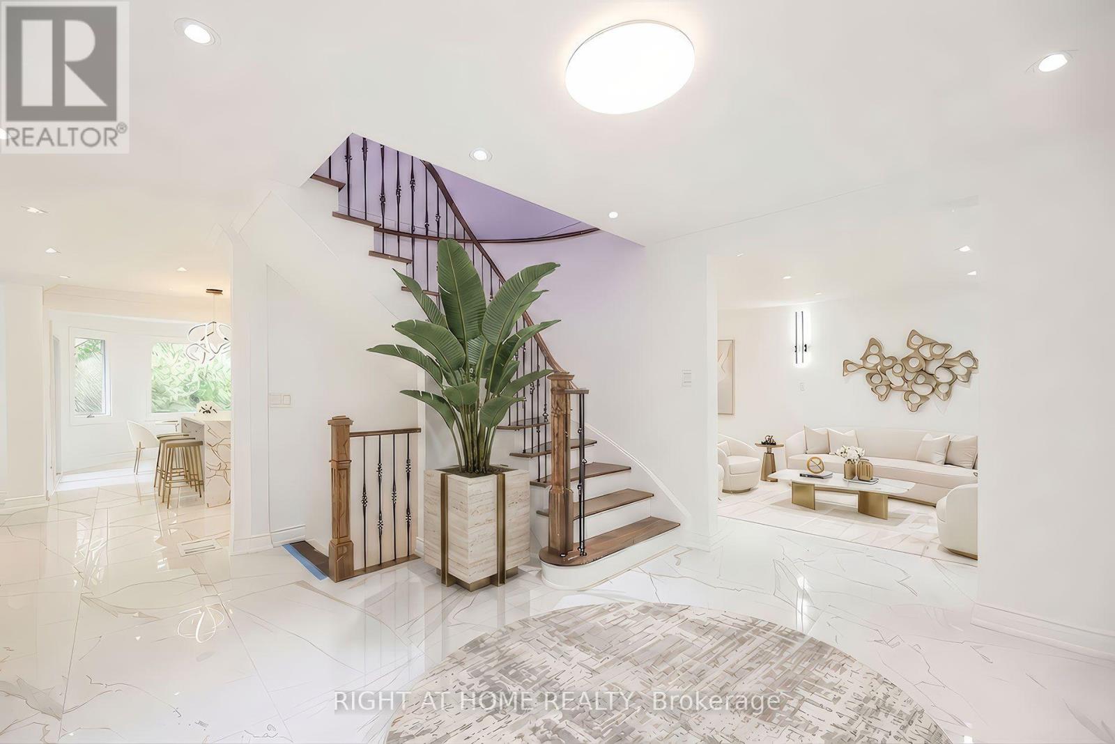 89 Yonge Boulevard, Toronto, Ontario  M5M 3G8 - Photo 5 - C13701720