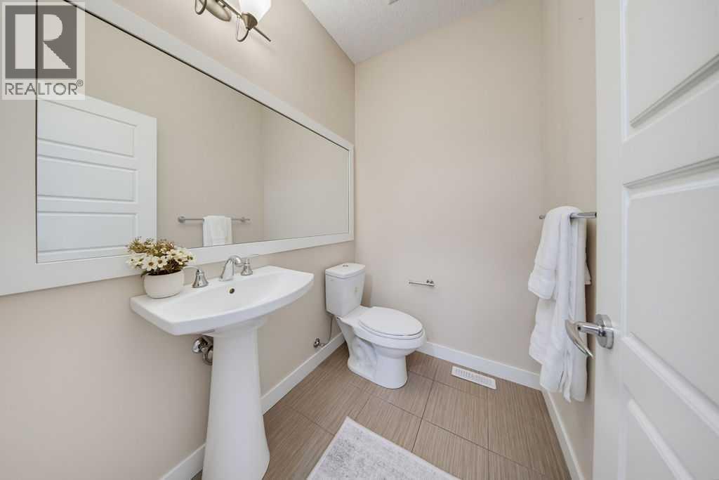 145 Sunset Manor, Cochrane, Alberta  T4C 0N2 - Photo 20 - A2339058