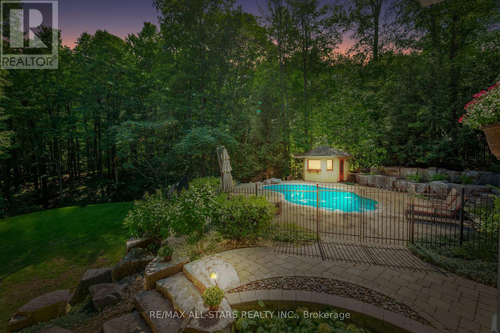 3 Bridgewater Drive, Richmond Hill, Ontario  L4E 3N4 - Photo 3 - N13701746